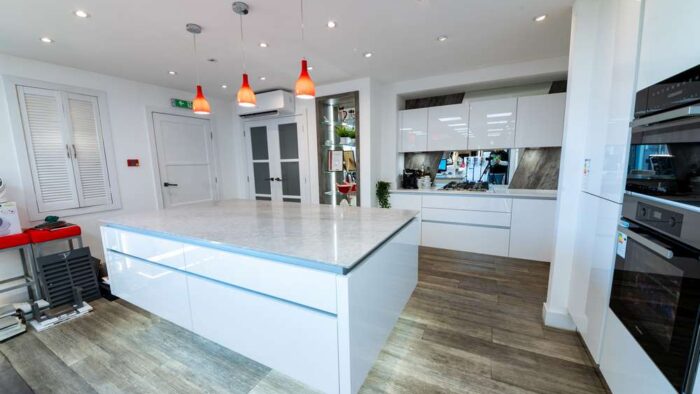 Ex Display Callerton White Gloss Kitchen & Island – Worktops – Sink & Lanora Tap