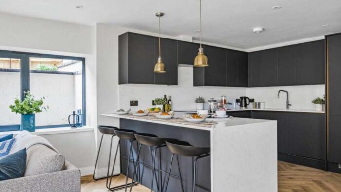 Howdens Hockley Charcoal Super Matt Handleless Kitchen & Peninsular – Neff Bosch Appliances - Quartz Worktops inc Waterfall Side