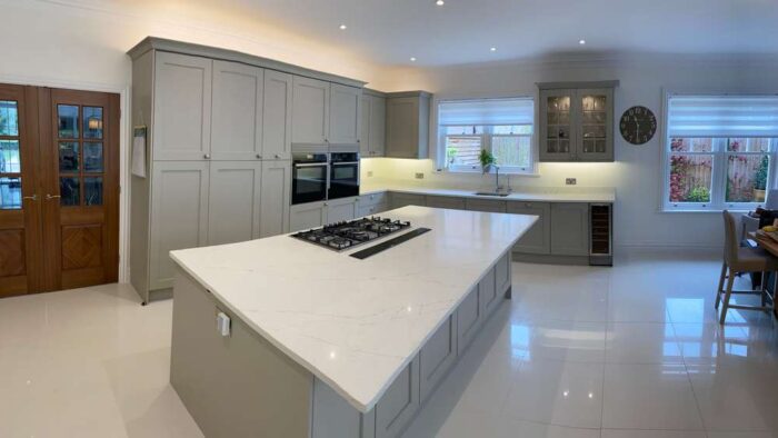 3 Year Old Modern Bespoke Mussell Shaker Kitchen & Large Island – Neff Appliances - White Quartz & Grey Veined Worktops