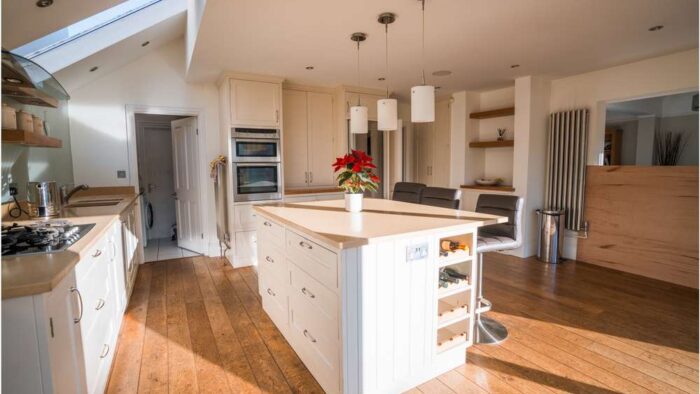 Bespoke Solid Shaker Off White Wooden Kitchen – Neff Meile Appliances – Wooden & Granite Worktops