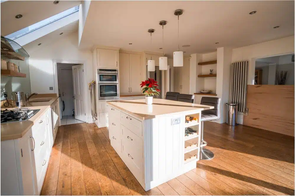 Bespoke Solid Shaker Off White Wooden Kitchen – Neff Meile Appliances – Wooden & Granite Worktops