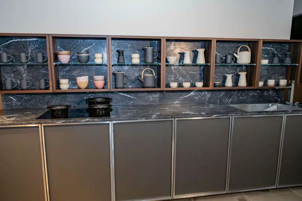 Ex Display Rossana Italian Luxury TK38 Acciaio Satinato Lacc.Opaco Grey Small Kitchen – Miele Hob - Marmo Stone White Veined Worktops & Splashback