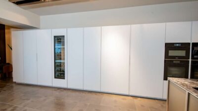 Ex Display Rossana Italian Luxury TU23 Complanare Bianco Matt Tall Sliding Door Pantry Kitchen Run
