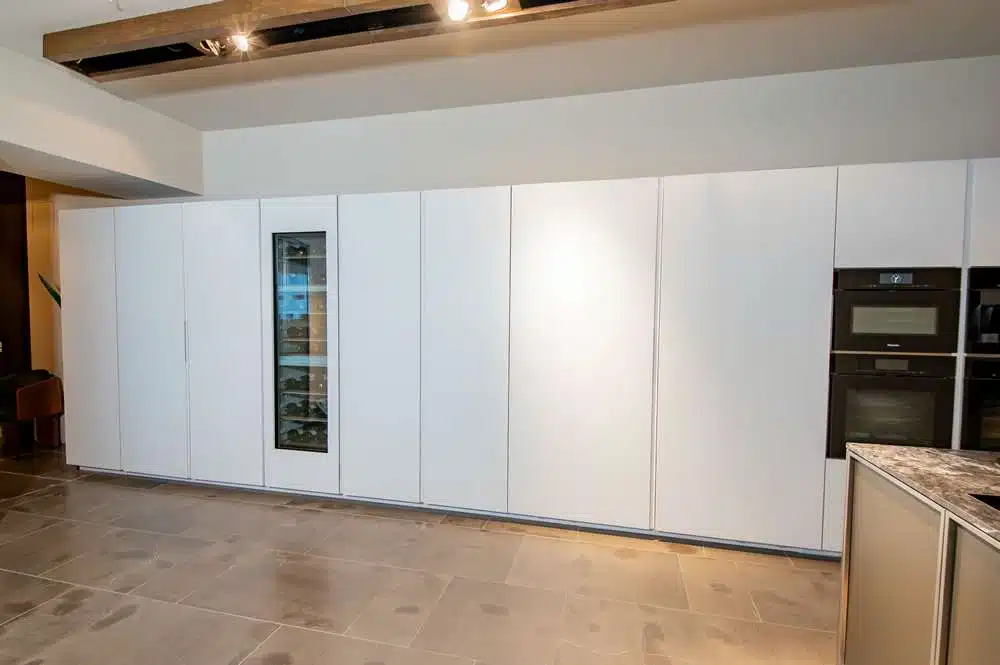 Ex Display Rossana Italian Luxury TU23 Complanare Bianco Matt Tall Sliding Door Pantry Kitchen Run