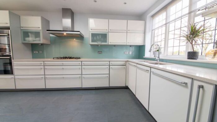 Modern Alno Buttercream Gloss - Grey Trim Border Kitchen – Bosch Siemens Neff Appliances – Granite Worktops