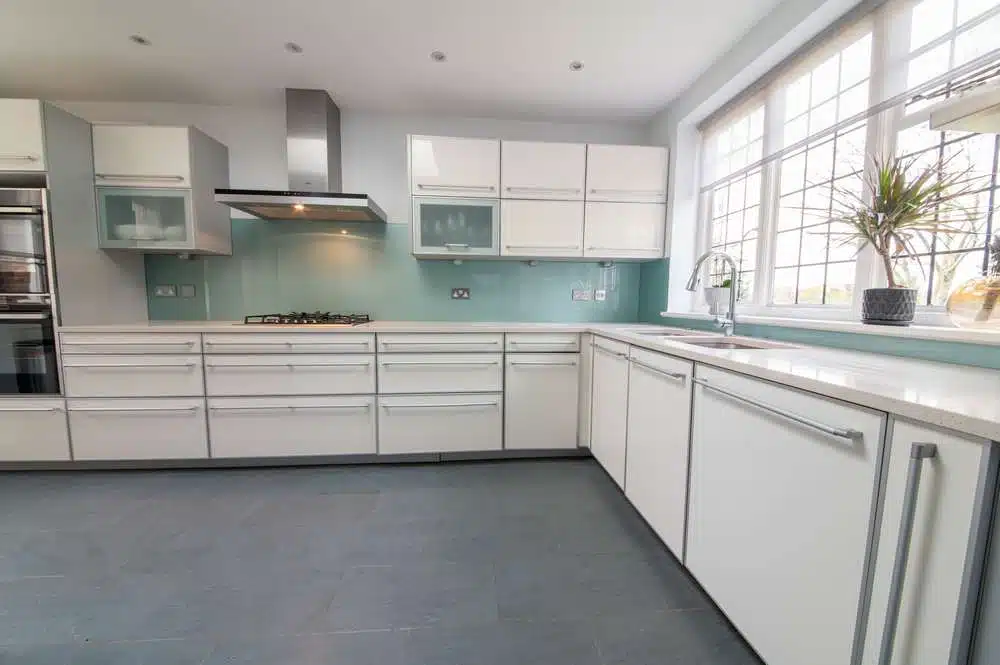 Modern Alno Buttercream Gloss - Grey Trim Border Kitchen – Bosch Siemens Neff Appliances – Granite Worktops