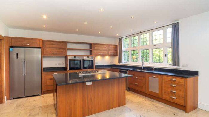 Bespoke Shaker Wood Door Kitchen & Large Island – Meile Siemens Quooker Appliances – Black Granite Worktops