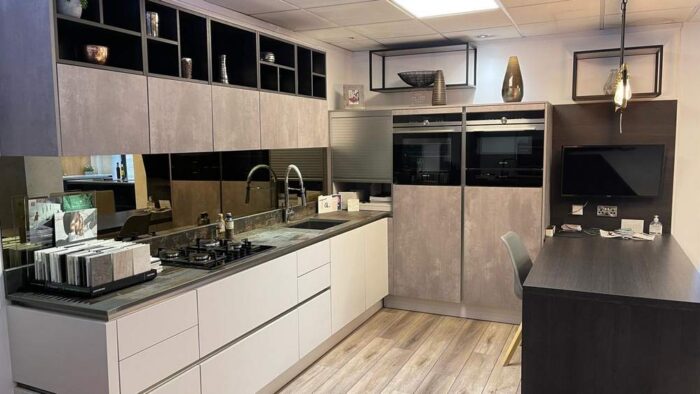 Ex Display Hacker Classic Handleless Laser Soft Taupe & Putty Concrete Pearl Grey Kitchen and Wooden Peninsular – Siemens Miro Appliances – Cosentino Dekton Trillium Worktops