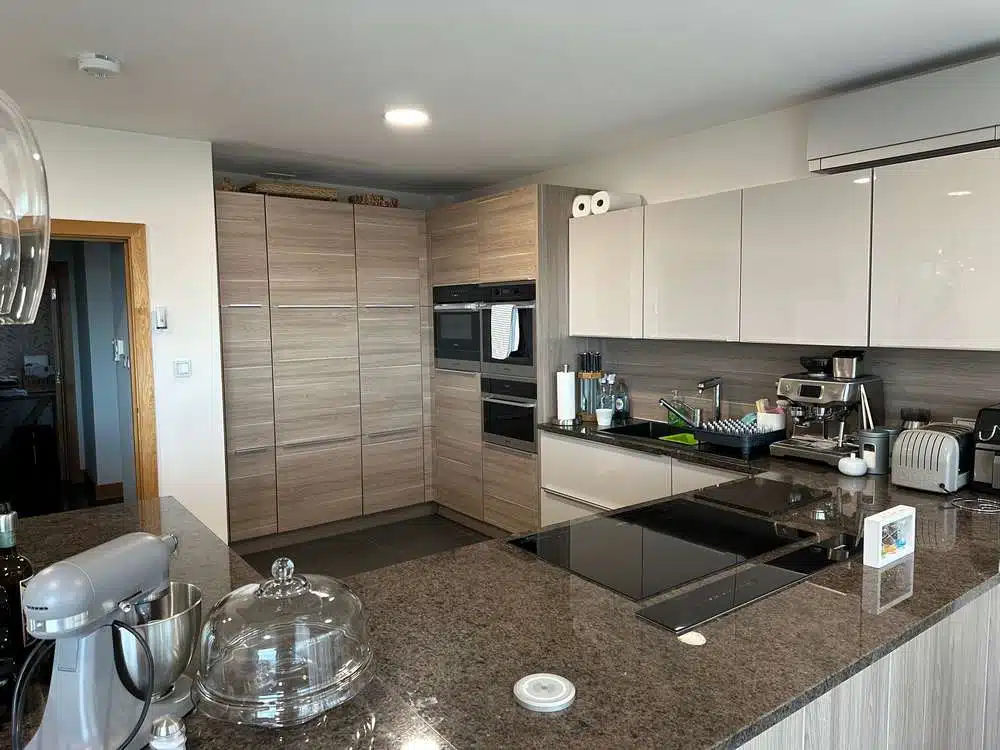 Modern Light Beech & Kashmir Gloss Kitchen & Peninsular – Miele Appliances