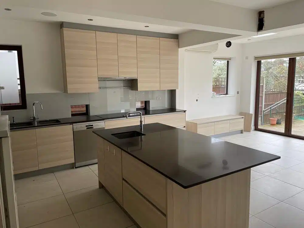 Oak Effect Handleless Kitchen with Island – Miele Neff Quooker Appliances – Granite Worktops