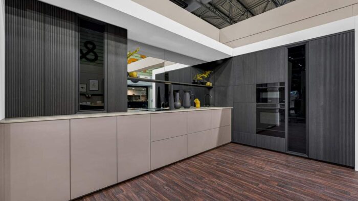 Exhibition Display Nolte Neo Lodge Black Oak Soft Lack Magma Matrix Art Kitchen – Siemens 1810 Appliances - Laminam Roccia 20mm Worktops