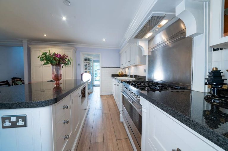 Quality Used Kitchens For Sale Used Kitchen Hub   Luxury Bespoke Ivory Dovetail Joint Wooden Shaker Kitchen Matching Island – Brittania Bosch Appliances – Granite Worktops 00165 768x511 