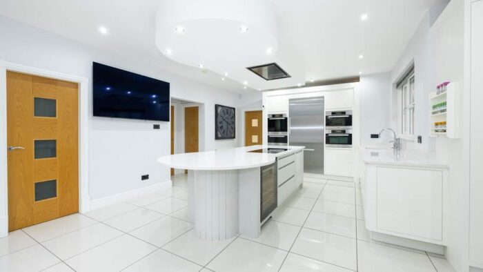 Luxury Tom Howley White Gloss Kitchen with Island & Utility Room - Miele Neff Appliances - White Quartz Worktops