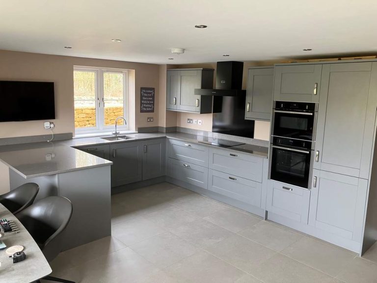 Quality Used Kitchens For Sale Used Kitchen Hub   Only 18 Months Old Immaculate Howdens Dove Grey Kitchen Peninsular – Bosch Neff Appliances – Grey Quartz Worktops 00015 1 768x576 