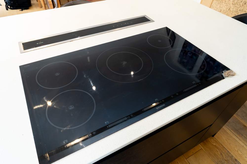 Brandt Graphite Grey Handleless Kitchen + Peninsular inc Breakfast