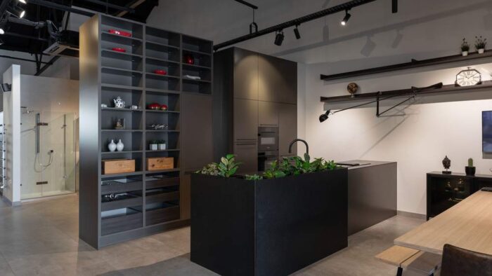 Ex Display Nicholas Anthony SieMatic SC25 Umbra & Black Handle Kitchen & Peninsular – Siemens Zip Appliances – SieMatic StoneDesign Nero Assoluto Matt Worktops