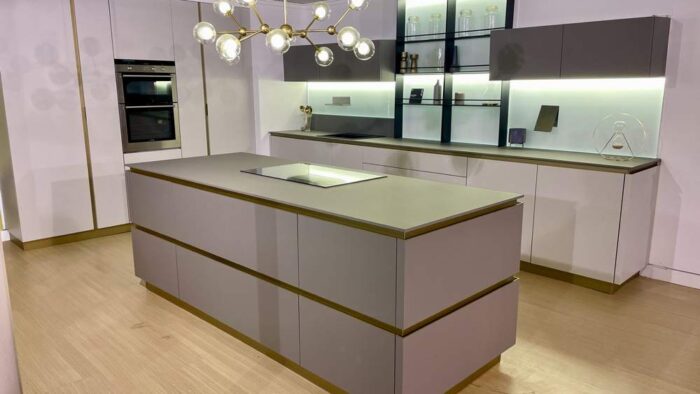 Ex Display Scavolini Delinea Handleless London + Light Grey Anthracite Kitchen & Island