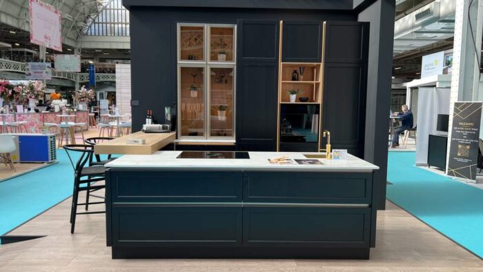 Exhibition Display Nolte Neo Lugano Lack Ash Lacquer Black Handleless Bronze Rail Shaker Kitchen & Island – Bora Siemens 1810 Quooker Appliances – Dekton Morpheus 20mm Porcelain Worktops. With Chalet Oak Breakfast Bar.