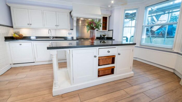 Luxury Bespoke Ivory Dovetail Joint Wooden Shaker Kitchen & Matching Island – Brittania Bosch Appliances – Granite Worktops