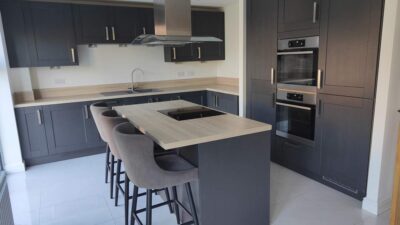 Symphony Blue Shaker Kitchen inc Island with Utility Room – AEG Appliance – Wood Effect Laminate Worktops
