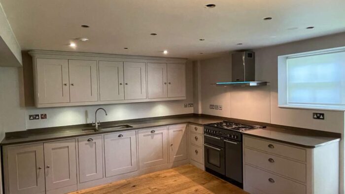 Bespoke Dove Grey Wooden Shaker Dovetail Joint Kitchen – Rangemaster Appliances – Granite or Stone Worktops