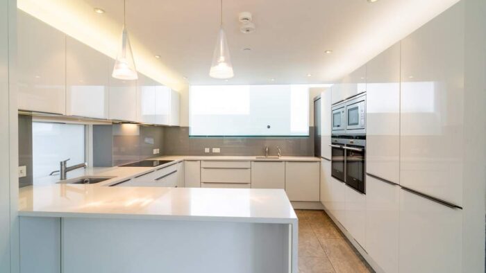 Luxury Nolte Handleless White Kitchen inc Peninsula – Neff Siemens Liebherr Appliances – White Quartz Worktops