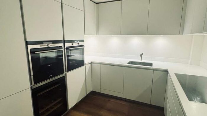 Luxury Modern Bulthaup J Handled White Kitchen – Siemens Appliances – Corian Worktops - 3832710