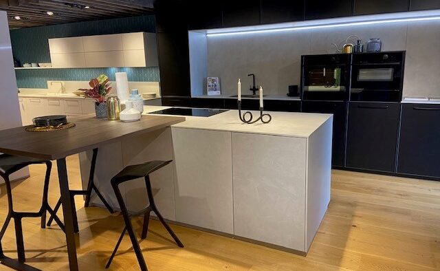 Ex Display Nolte Carisma Black Soft Mat - Portland Cement Sapphire Grey Kitchen & Island with Breakfast Bar – Neff AEG Appliances - Nolte Cement Sapphire Grey Laminate 12mm Worktops