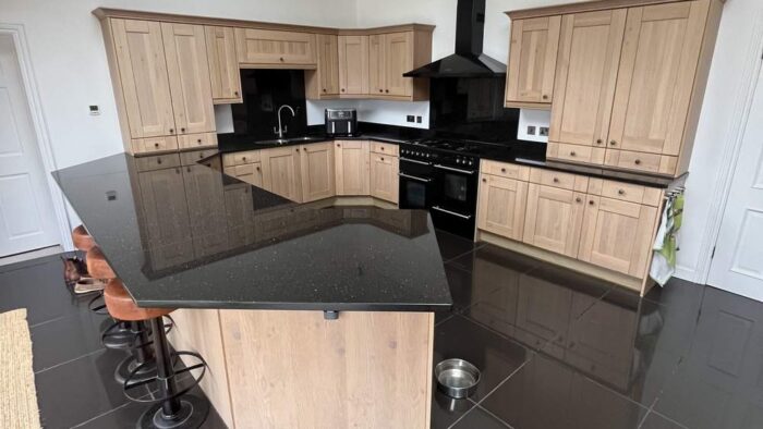 Bespoke Heron Wood Like Shaker Kitchen including Large Peninsula with Breakfast Bar – Rangemaster NEFF Appliances – Black Granite Worktops