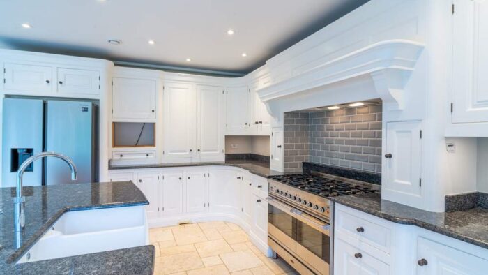 Bespoke White Dove Tail Kitchen with Large Island – Miele Samsung Quooker Appliances – Granite Worktops