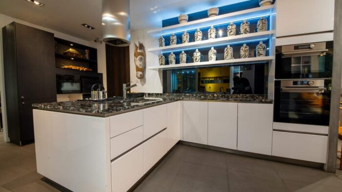 Ex Display Hacker Polar White Black Oak effect Kitchen with Peninsula - Appliances – Marble effect Worktops