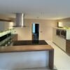 Leicht Buttercream & Oak Look Kitchen including Large Peninsula with Breakfast Bar – Bosch Teknix Appliances – Black Granite Worktops