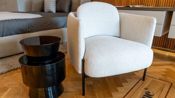 Luxury Ex Display MisuraEmme Virgin Armchair by Mauro Lipparini with Moai Black Gloss Lacquer Solid Lime Wood Coffee Table by Riccardo Gussoni