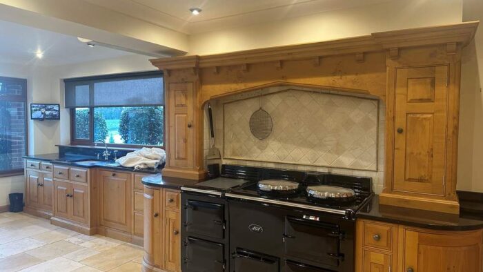 Bespoke Large Wood Dovetail Joint Classic Farmhouse Kitchen and Utility Room – Siemens Miele Appliances – Black Granite Worktops