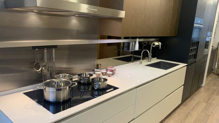 Ex Display Hacker Systemat White Satin - Black Star Granite - Bronze Textured Kitchen – Milele Appliances - White Quartz 12mm Worktop