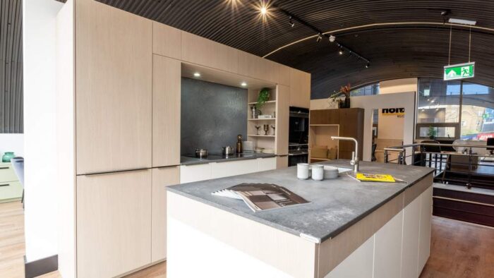 Ex Display Nolte Plus Neo Leaf Sand Ash White Quartz Grey Kitchen & Island – Siemens Appliances - Caesarstone Rugged Concrete 20mm Worktops