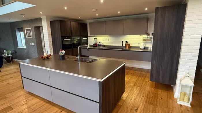 Modern-Alno-Violet-Grey-Kitchen-with-Matching-Island-–-Franke-Sink-Swan-Neck-Tap-–-Graphite-Grey-Silestone-Worktops-3832814