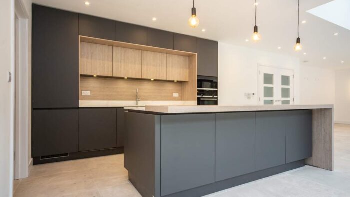 Young Hacker Classic Lasso Laser Soft Beechwood Kitchen inc Large Island with Breakfast Bar and Utility Room – Siemens Electriq Kenwood Appliances – Quartz Worktops