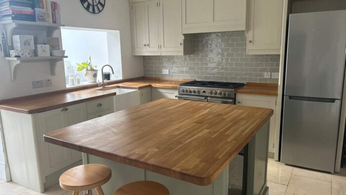 Bespoke Sage Green Dovetail Joint Shaker Kitchen with Matching Island & Pantry – Stoves Smeg Bosch Appliances – Wooden Worktops