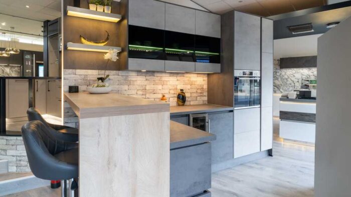 Ex Display Nobilia Riva Concrete Slate & Grey Kitchen with Peninsula & Breakfast Bar – Bosch Baumatic Appliances - Concrete Slate Grey Laminate Worktops - 3832885