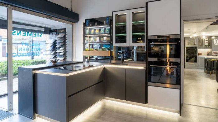 Ex Display Nobilia Touch Nero Oak & Alpine White Kitchen with Breakfast Bar – AEG Blanco Appliances – Krater River Washed Neolith Ceramic Worktops