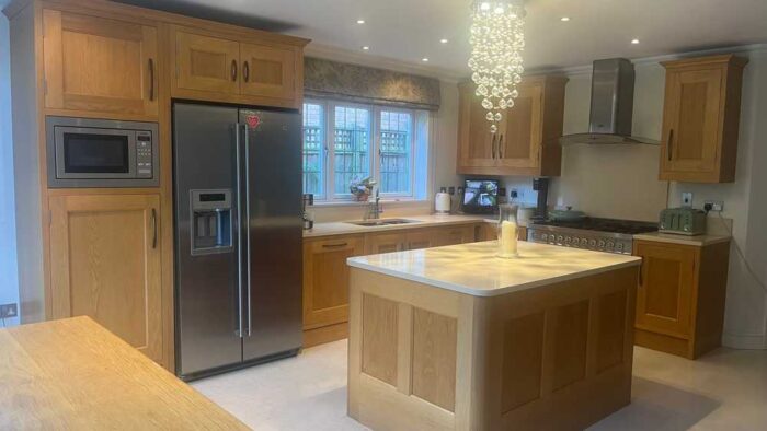 Bespoke Chambers Dovetail Joint Shaker Kitchen with Matching Island – Brittania Bosch Appliances – Quartz Worktops