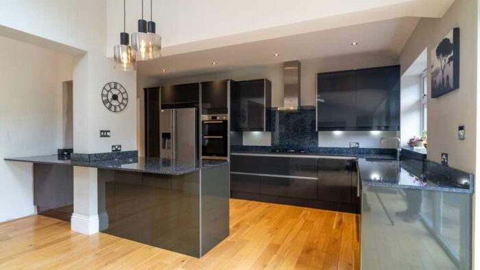 Graphite Grey Gloss Modern Slab Kitchen and Peninsula with Breakfast Bar – Bosch Samsung Appliances – Granite Worktops