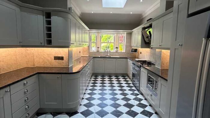 Large Dove Grey Shaker Kitchen and Utility Room - Rangemaster Bosch Baumatic Appliances – Flecked Granite Worktops – 3833036