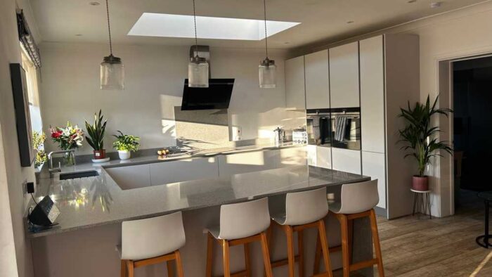 Luxe Stone Grey Modern Slab Kitchen and Peninsula with Waterfall Side – Siemens Appliances – Quartz Worktops – 3833048