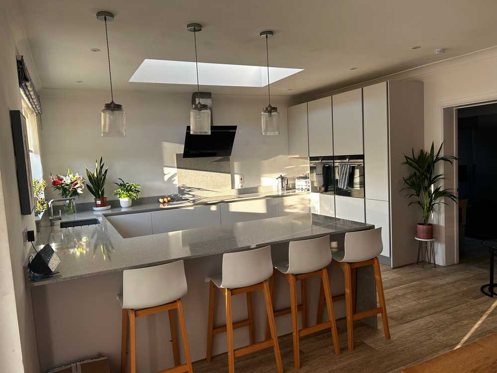 Luxe Stone Grey Modern Slab Kitchen and Peninsula with Waterfall Side – Siemens Appliances – Quartz Worktops – 3833048