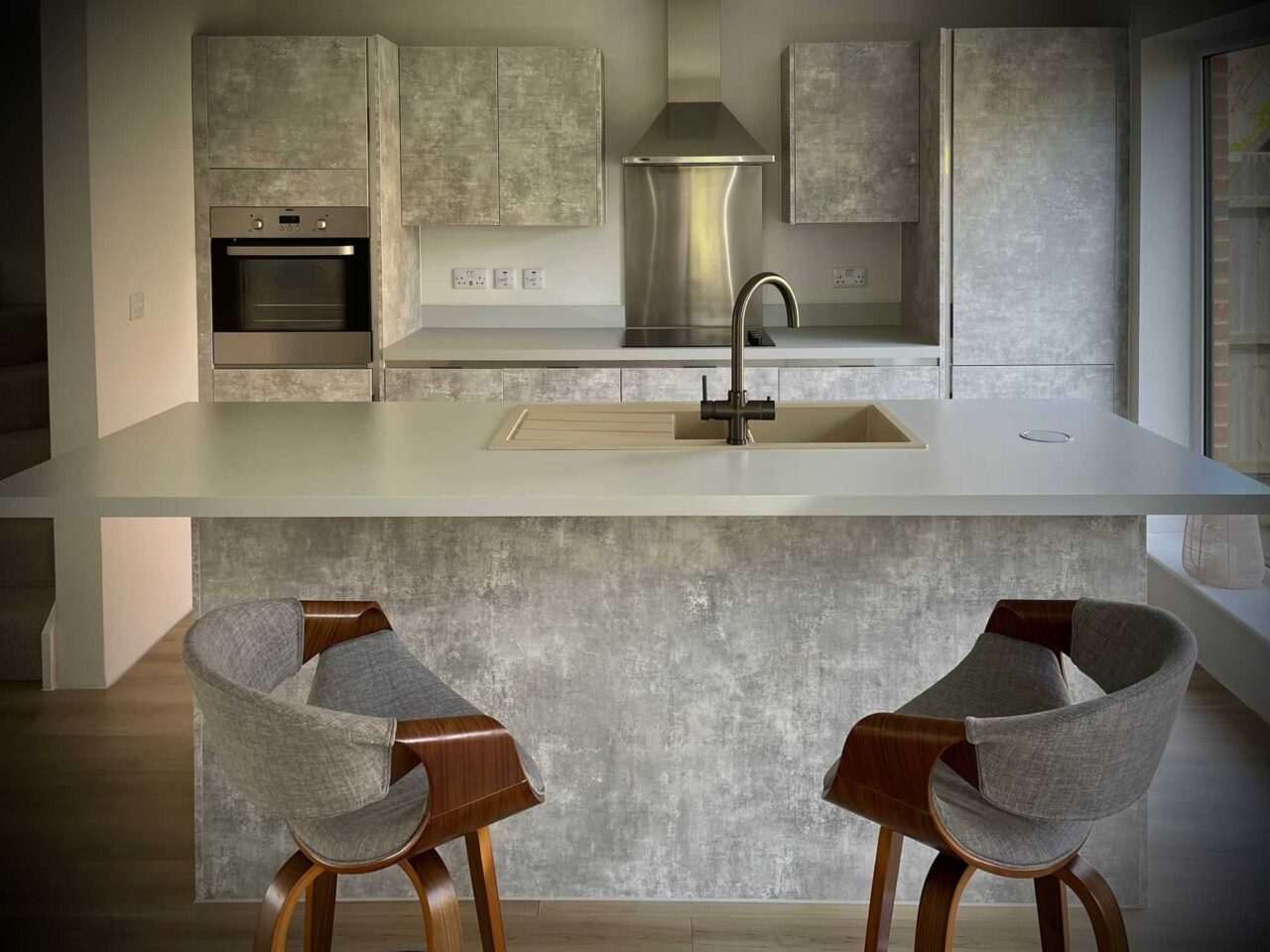 Omega Belleto Grey Moder Slab Kitchen and Matching Island – Zanussi Siemens Electrolux Appliances – Duropal Grey Laminate Worktops