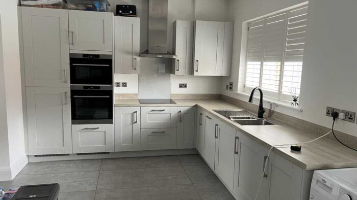 Young Symphony Dove Grey Shaker Kitchen – AEG Zanussi Appliances – Laminate Worktops