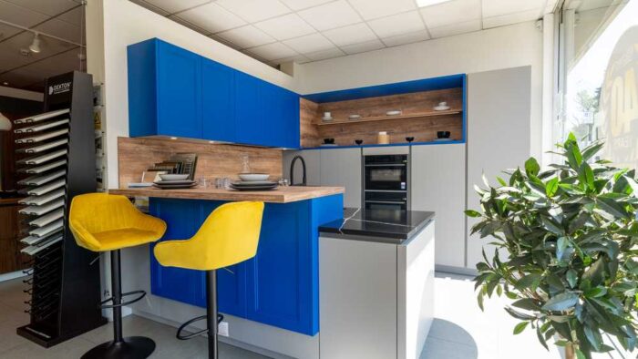 Ex Display Hacker Pearl Grey - Signal Blue with Arizona Pine effect Shaker Kitchen – Neff Appliances - Silestone Quartz Eternal Noir White Veined Worktops