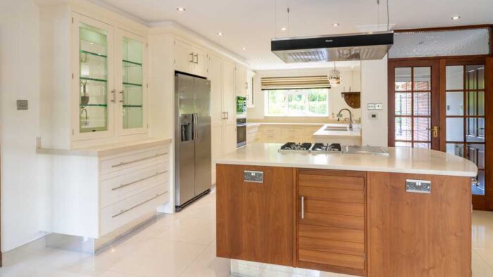 Luxury Smallbone of Devizes Cream Dovetail Joint Kitchen with Large Island – Quooker Fisher & Paykel Miele Samsung Appliances – Quartz Worktops